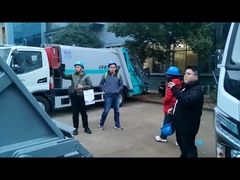 고객들은 압축 쓰레기 트럭을 테스트하기 위해 공장을 방문합니다.